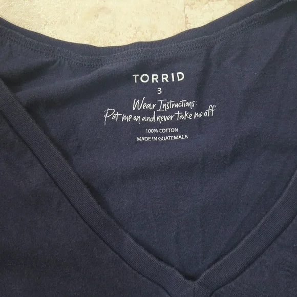 Torrid Navy Blue V-Neck Boho Tee with Arrow Design. Size 3 - Picture 3 of 3